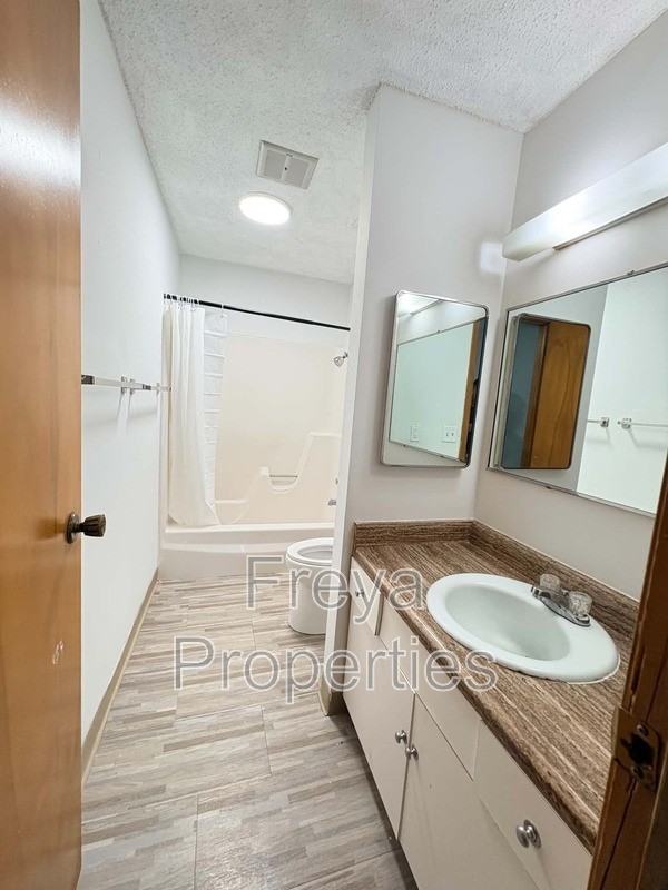 3002 30th St #7 - Photo 2 of 8