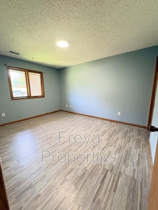3002 30th St #7 - Photo 3 of 8