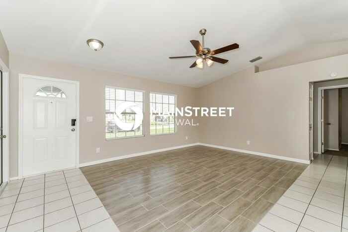 2621 Nw 3rd Pl - Photo 3 of 16