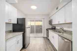 6042 W Oregon Ave #C - Photo 1 of 1