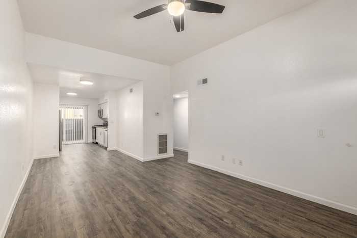 6042 W Oregon Ave #C - Photo 5 of 18