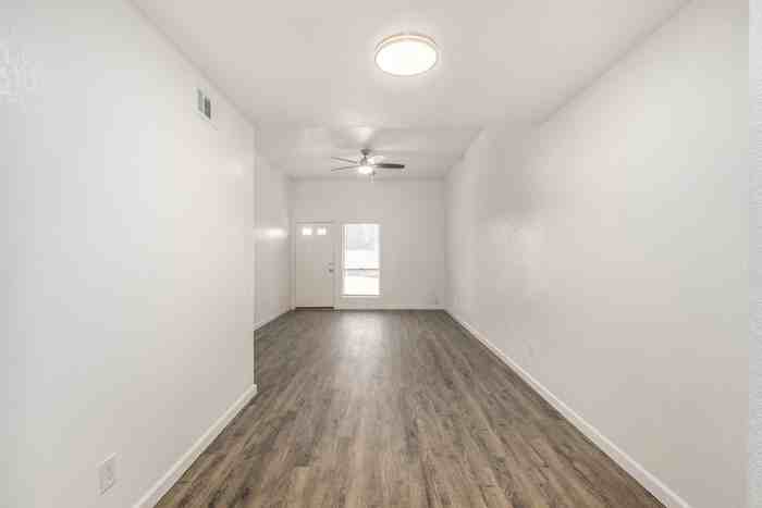 6042 W Oregon Ave #C - Photo 7 of 18