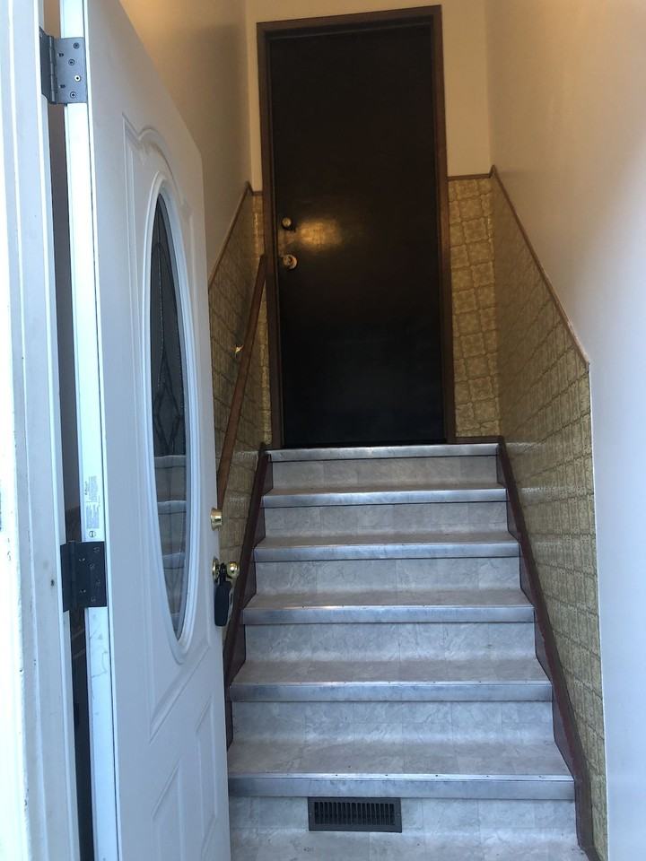 1138 20 Ave Nw - Photo 5 of 18