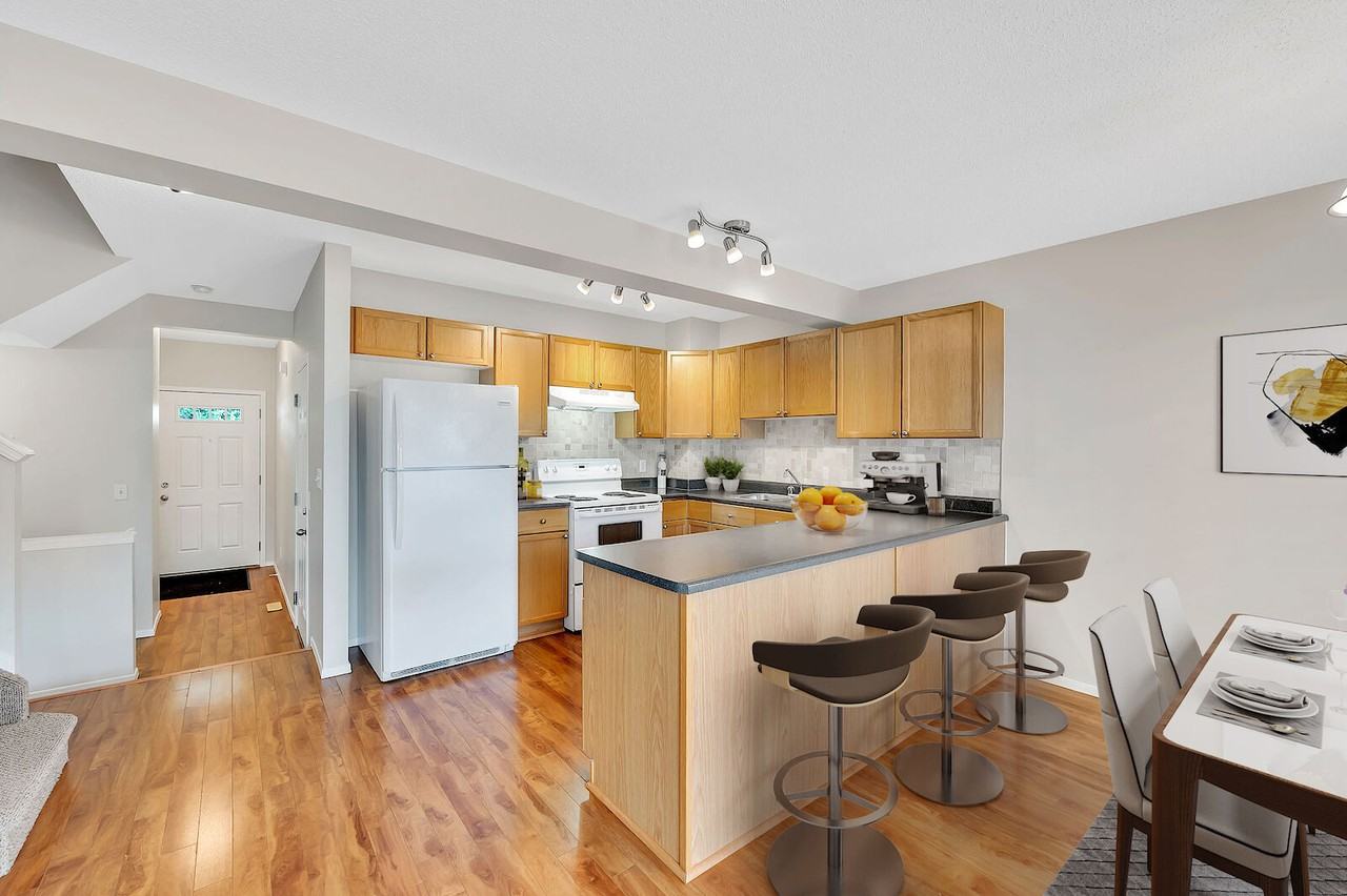 5220 204 St Nw - Photo 3 of 20