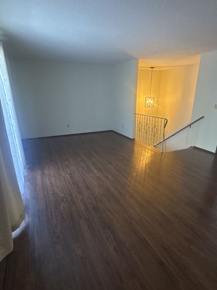 4135 - 4 - 135 12 Avenue Northeast - Photo 5 of 14