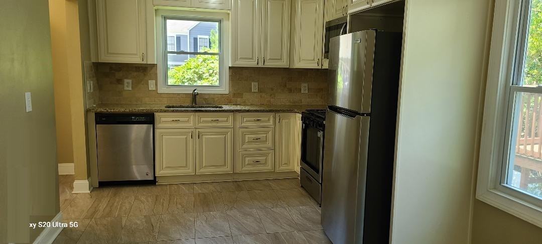 1048 Falling Water Dr Se #MAIN - Photo 4 of 16