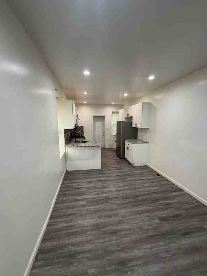 137 N Lindenwood St #NA - Photo 2 of 20