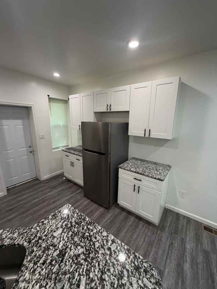137 N Lindenwood St #NA - Photo 4 of 20