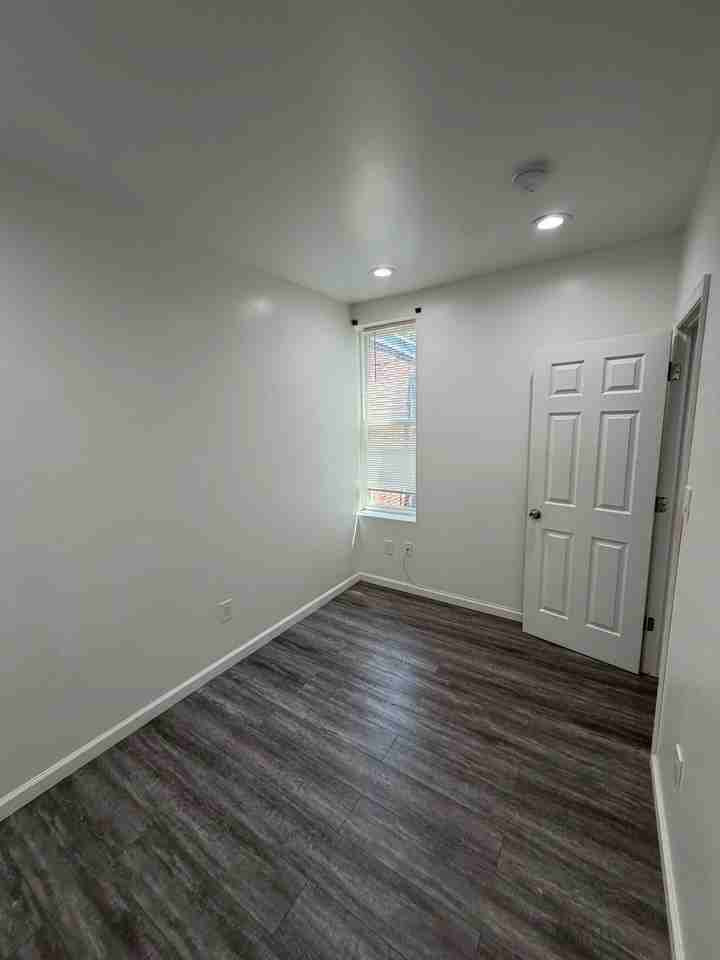 137 N Lindenwood St #NA - Photo 5 of 20
