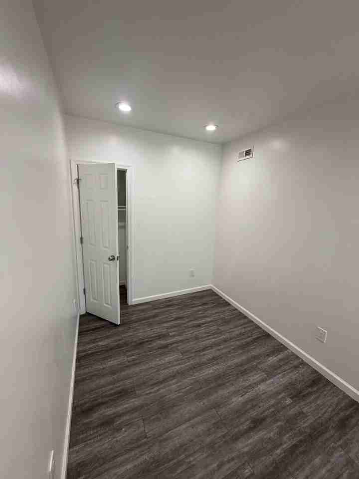 137 N Lindenwood St #NA - Photo 6 of 20