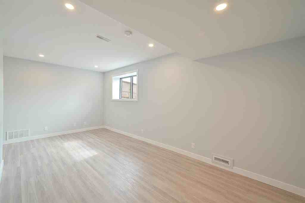 4624 22 Ave Nw - Photo 3 of 21