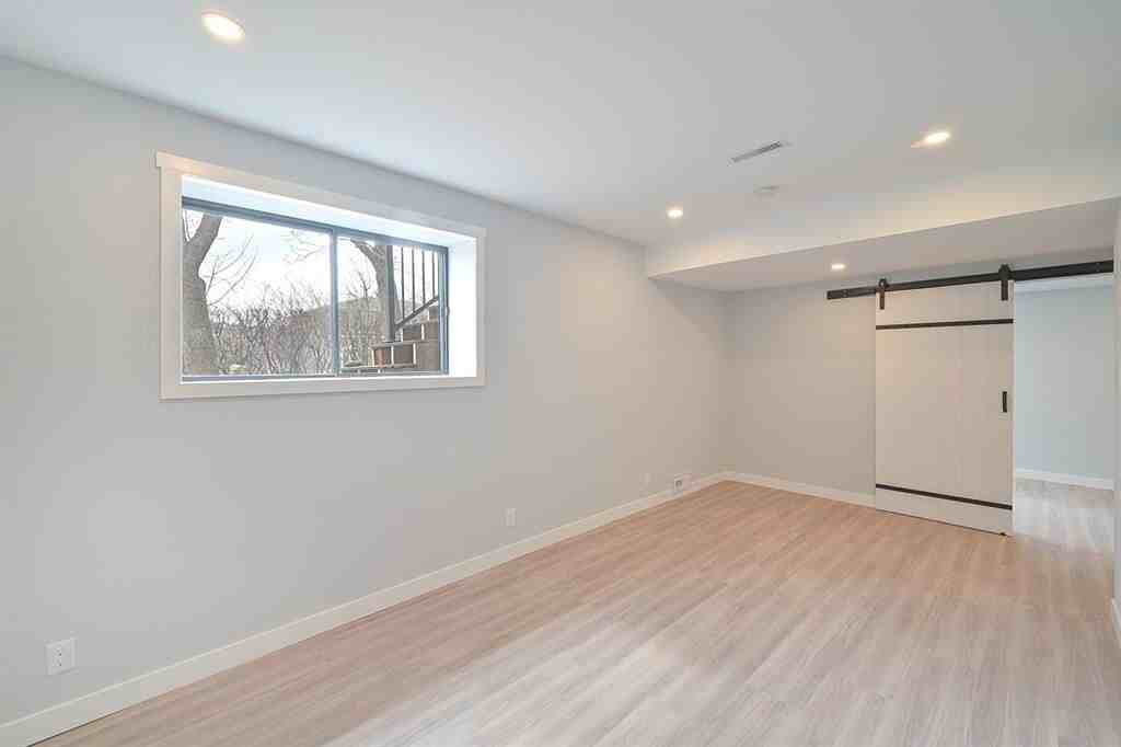 4624 22 Ave Nw - Photo 4 of 21