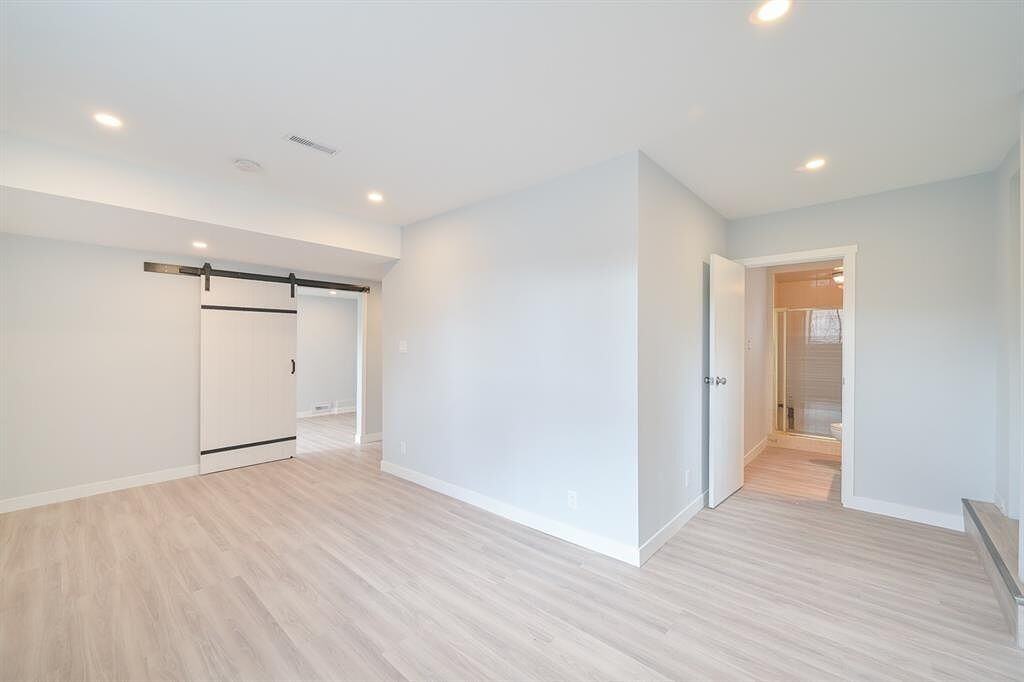 4624 22 Ave Nw - Photo 6 of 21