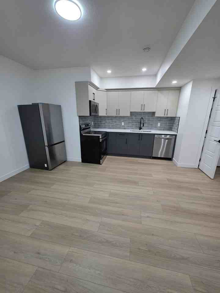 19837 44 St Se - Photo 2 of 9