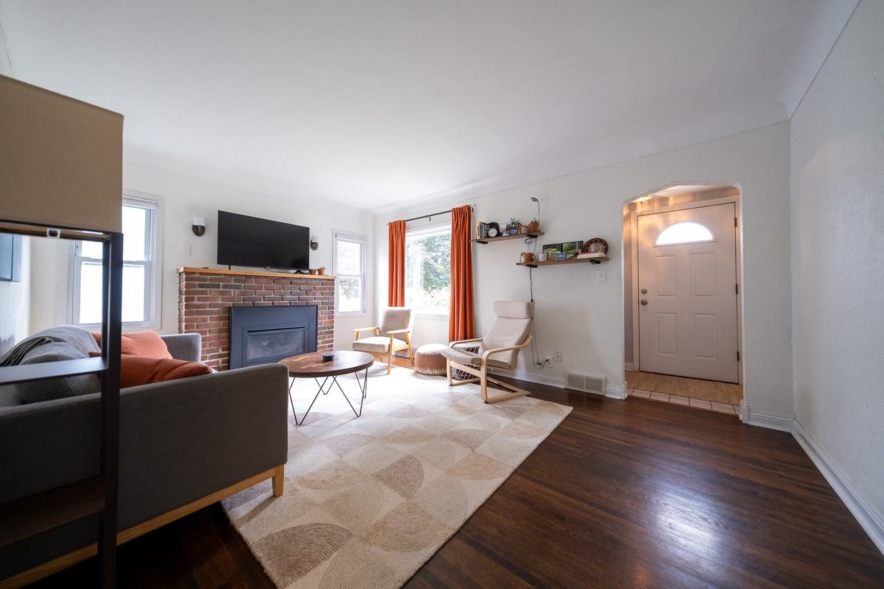 1606 Grotto St N #1 - Photo 4 of 26