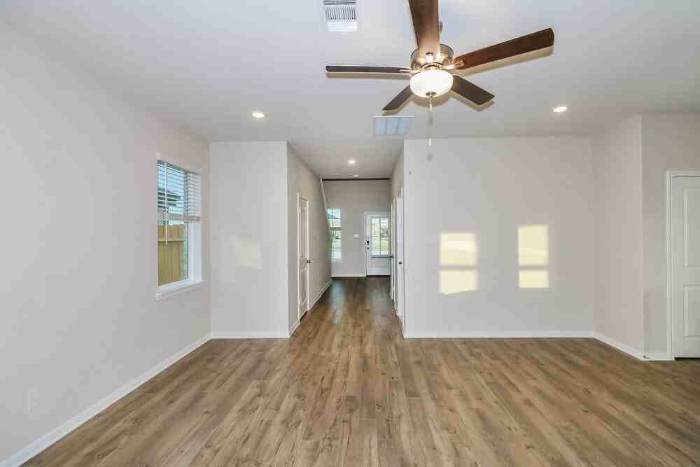 7646 Tipton Meadow Way - Photo 4 of 17