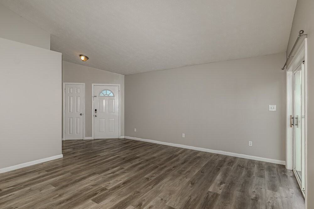 11541 Glenn Abbey Ln - Photo 4 of 16