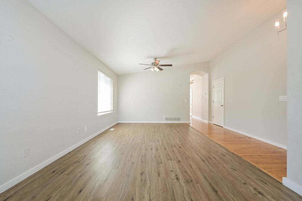 4938 Dillon St - Photo 5 of 17