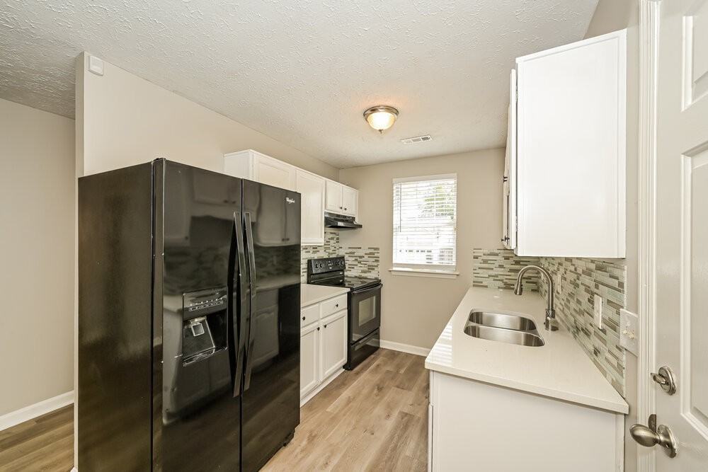 101 Edgehill Ln - Photo 5 of 16