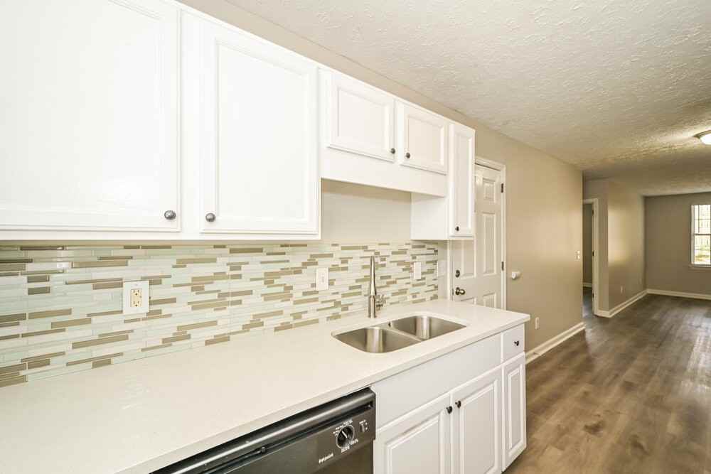 101 Edgehill Ln - Photo 6 of 16
