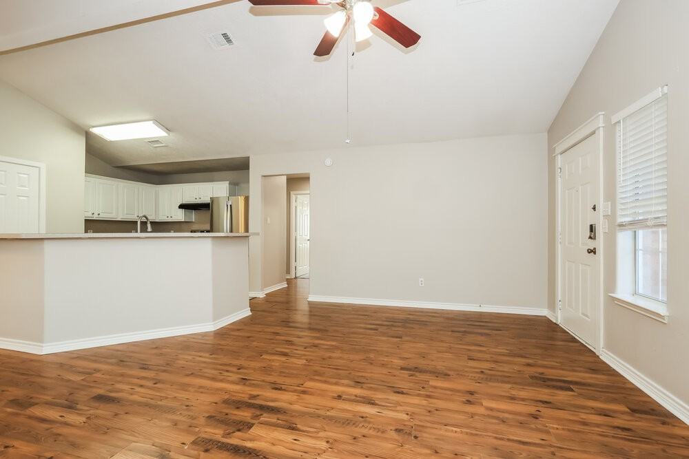 4723 Comal River Loop - Photo 5 of 16