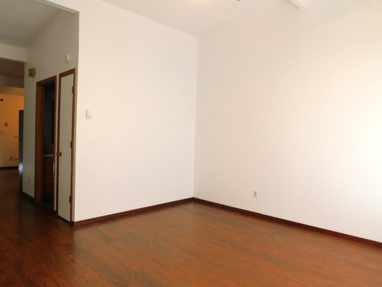 604 Pine Ave #1 - Photo 3 of 20