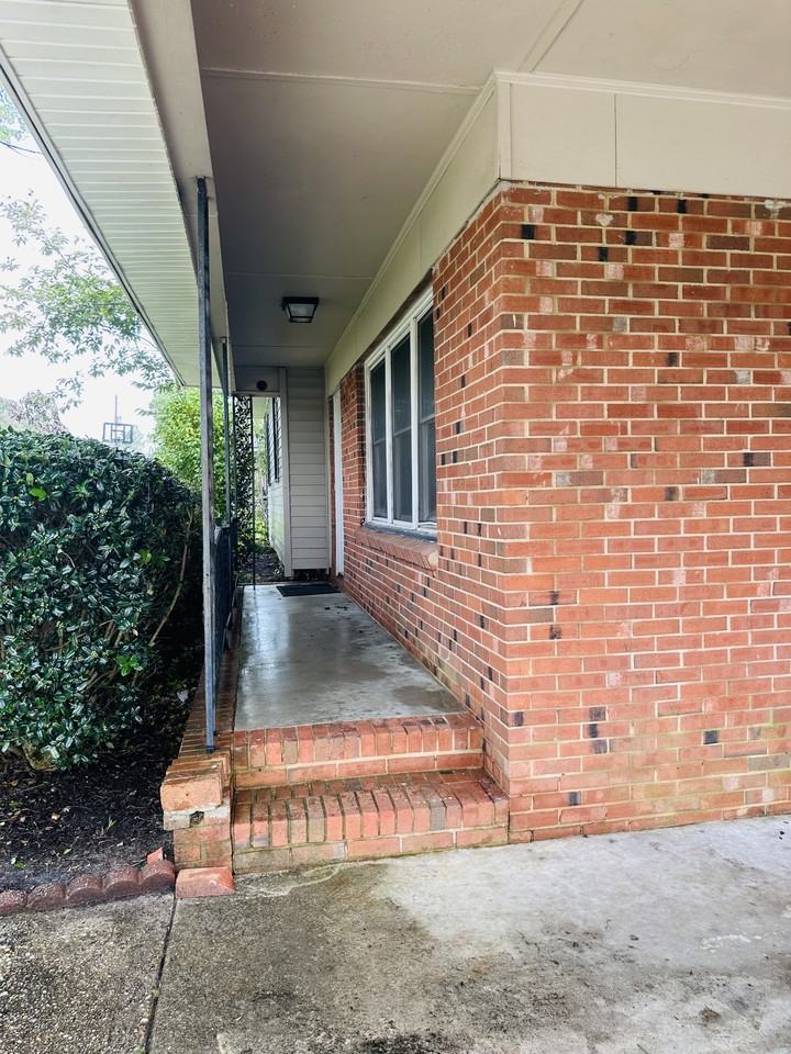 811 Fresno Dr #1 - Photo 2 of 10