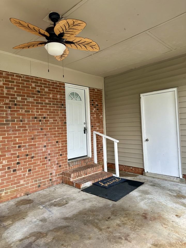 811 Fresno Dr #1 - Photo 3 of 10