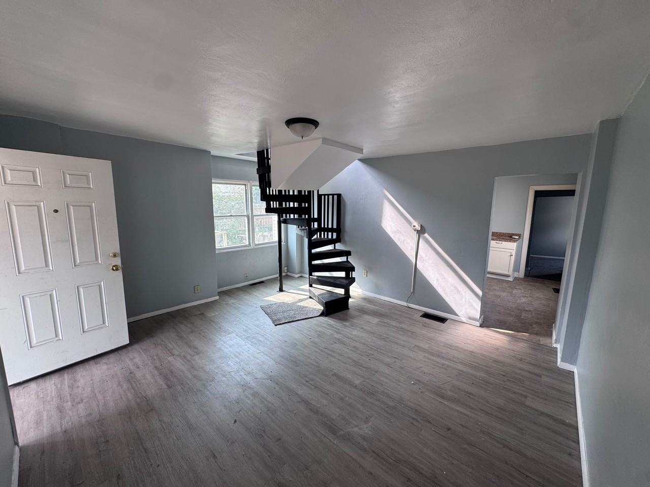 506 E 3rd St #1 - Photo 3 of 12