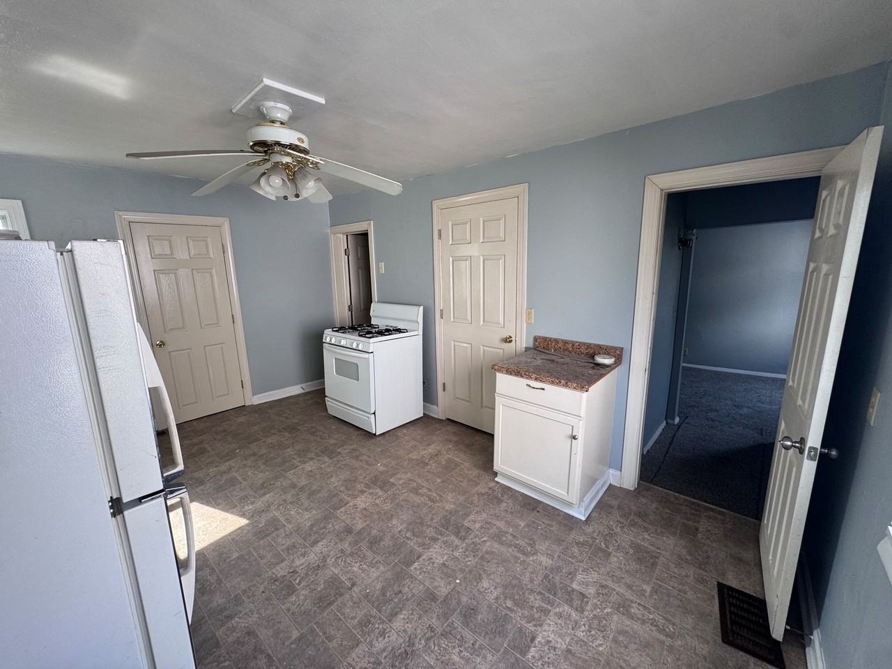 506 E 3rd St #1 - Photo 4 of 12