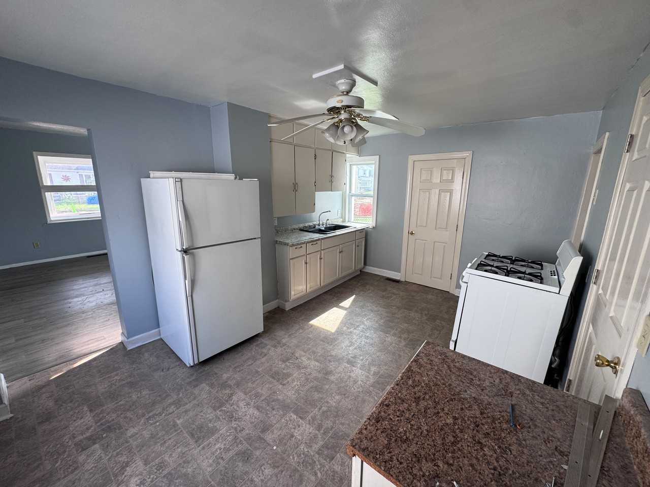 506 E 3rd St #1 - Photo 5 of 12