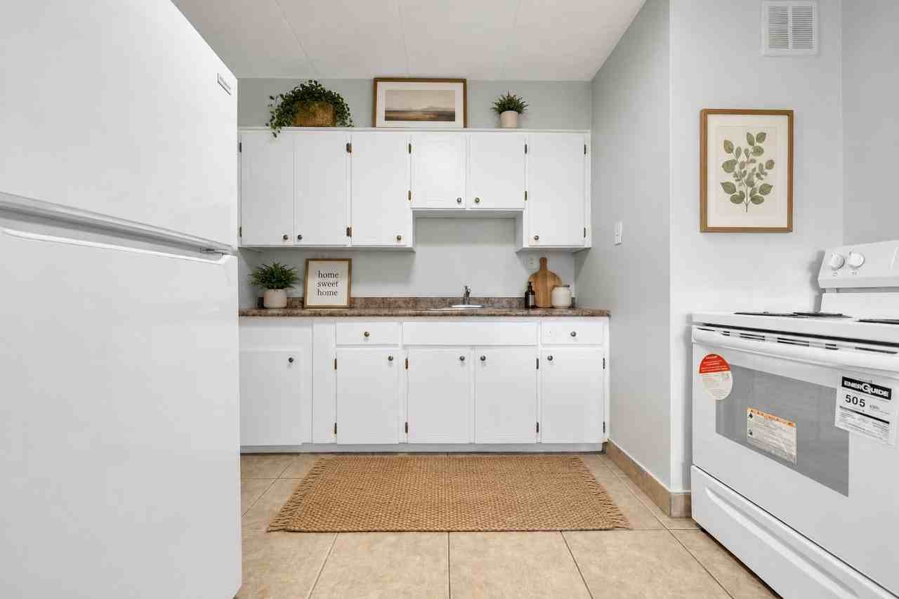 833 Pillette Road - Photo 3 of 10