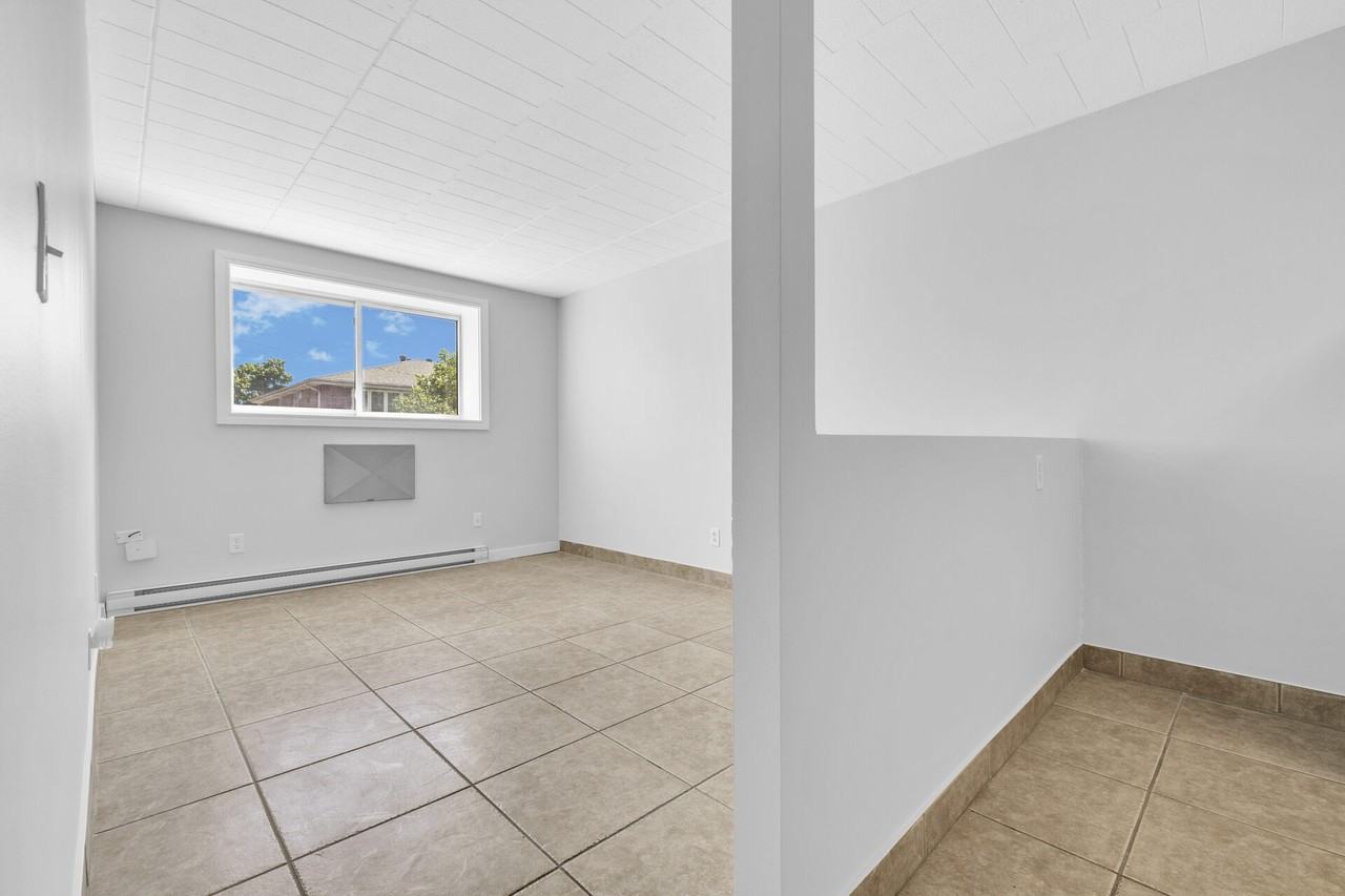 833 Pillette Road - Photo 6 of 10