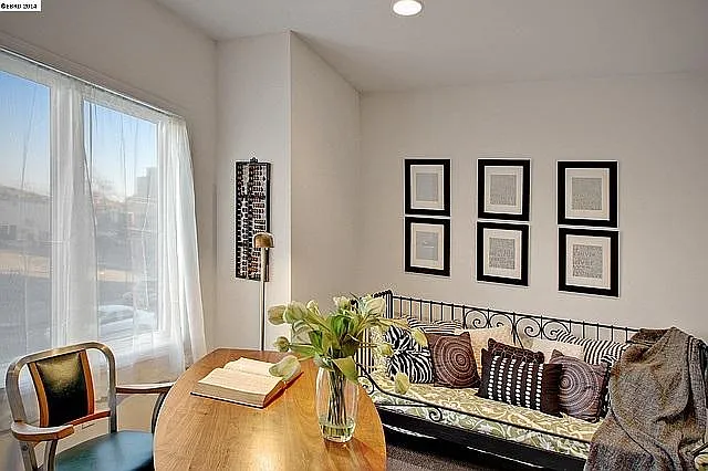 4893 Shattuck Avenue - Photo 6 of 8