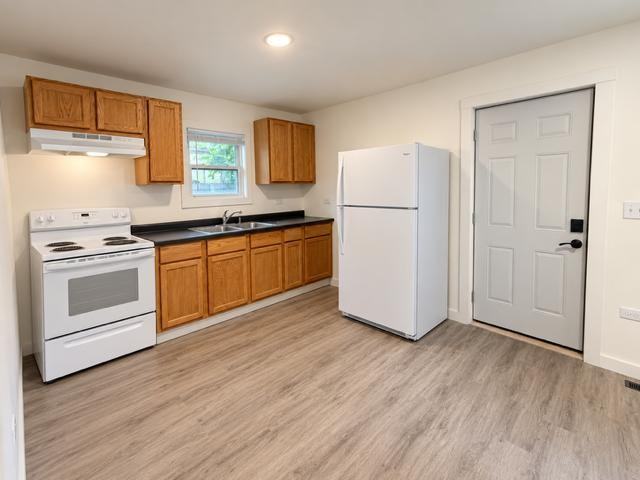 655 Illinois Ave - Photo 2 of 9