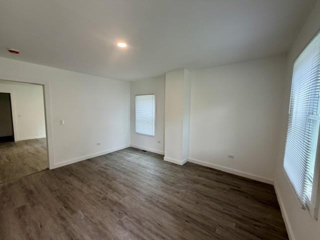 655 Illinois Ave - Photo 3 of 9