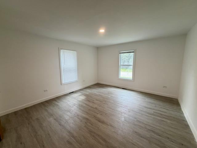 655 Illinois Ave - Photo 4 of 9
