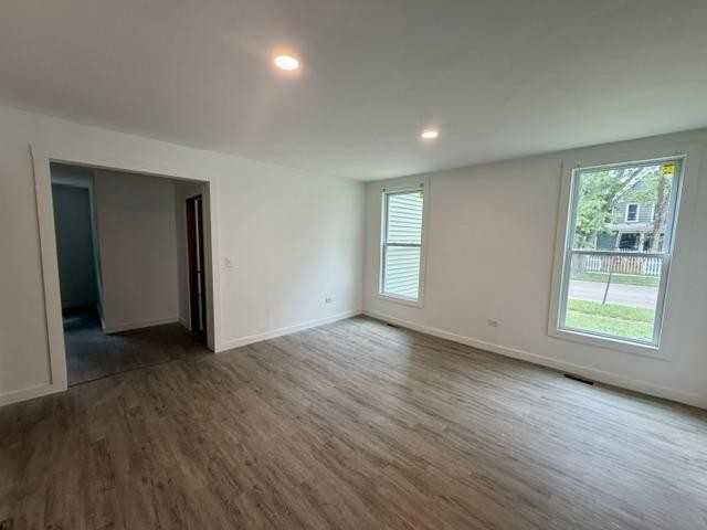 655 Illinois Ave - Photo 6 of 9