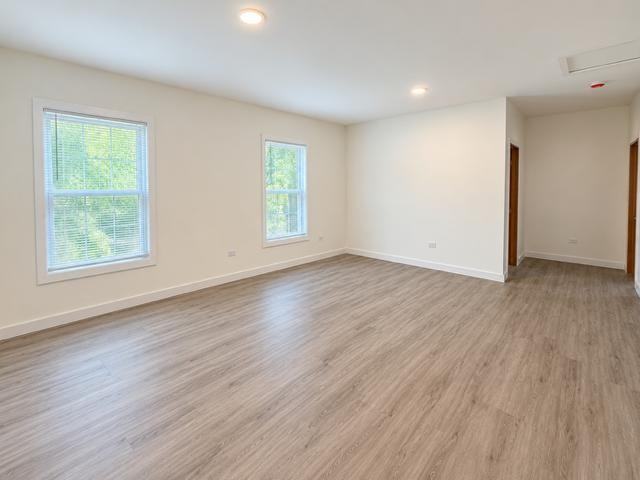 655 Illinois Ave - Photo 6 of 8