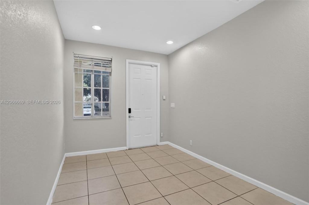 5337 Sw 40th Ave - Photo 4 of 13
