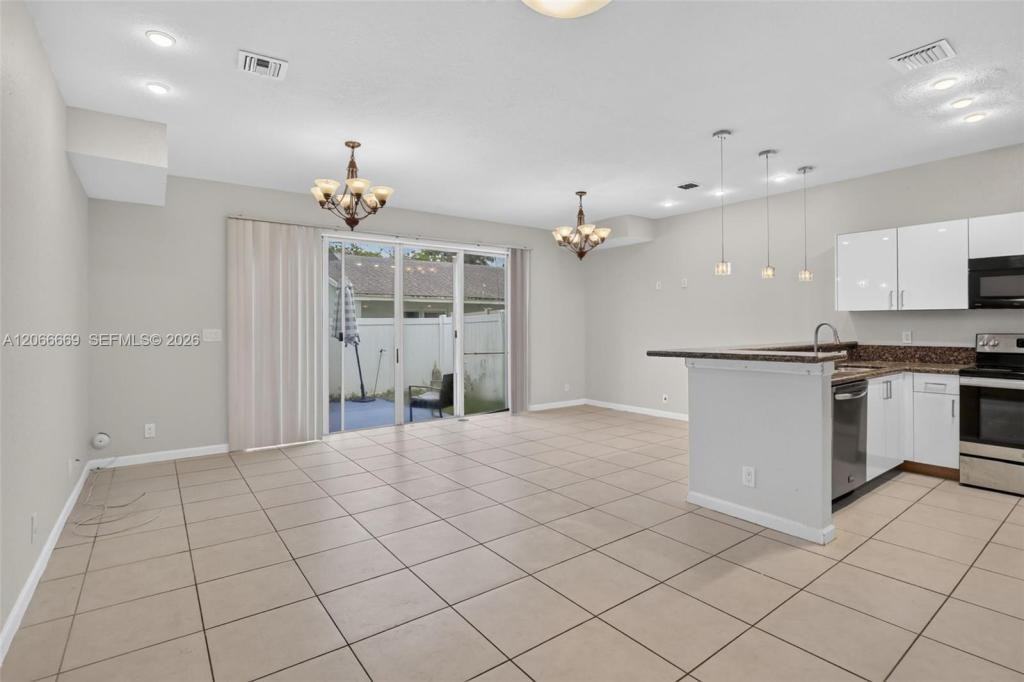 5337 Sw 40th Ave - Photo 7 of 13