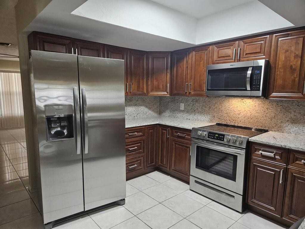 7910 Nw 70th Ct - Photo 3 of 9