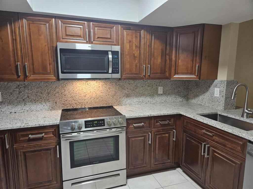 7910 Nw 70th Ct - Photo 4 of 9