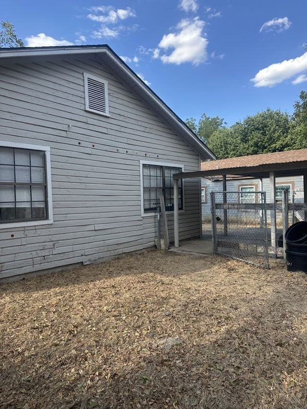 820, W Frey St - Photo 2 of 11