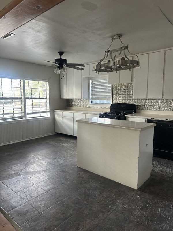 820, W Frey St - Photo 5 of 11