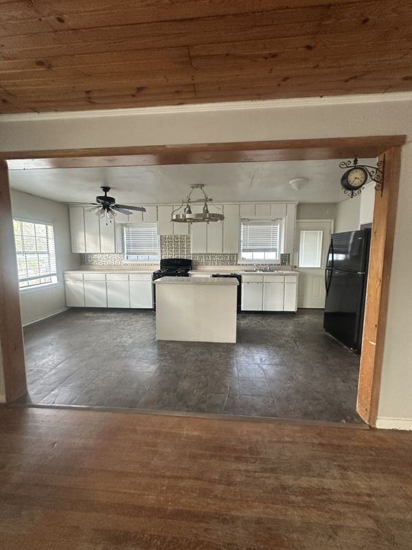 820, W Frey St - Photo 6 of 11