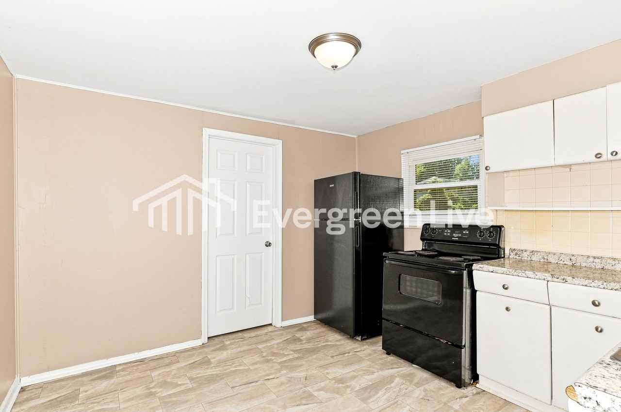 9736 Flora Ave - Photo 6 of 15
