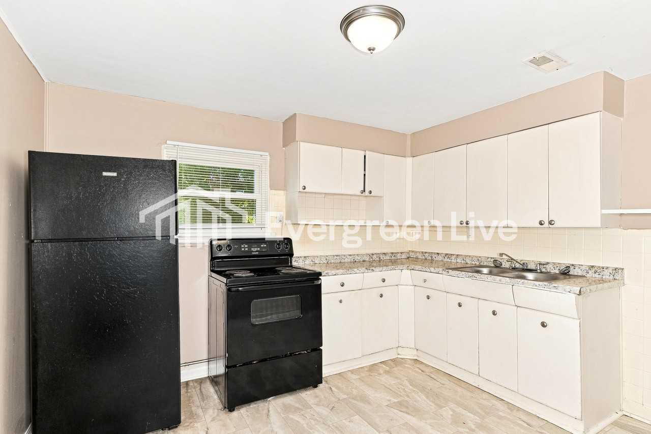 9736 Flora Ave - Photo 7 of 15