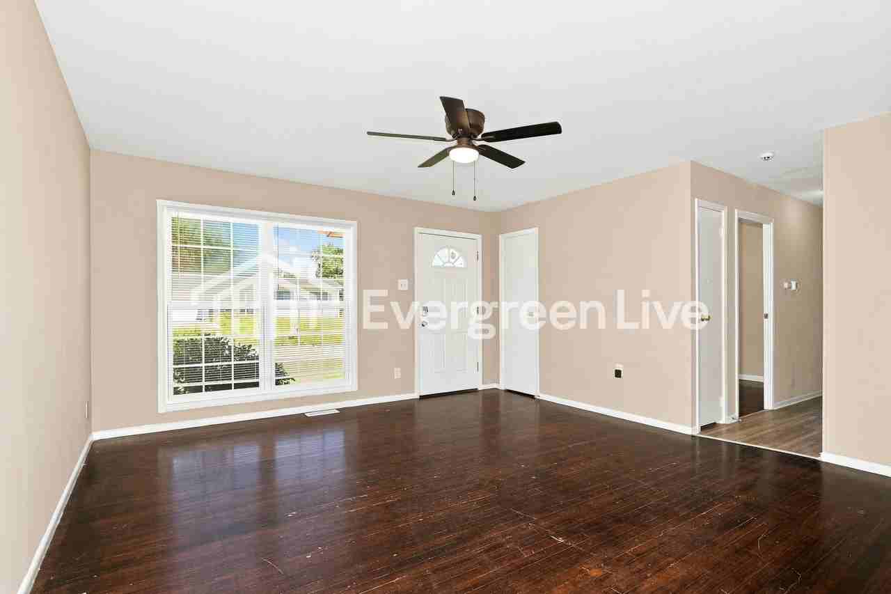 1320 Columbus Dr - Photo 2 of 15