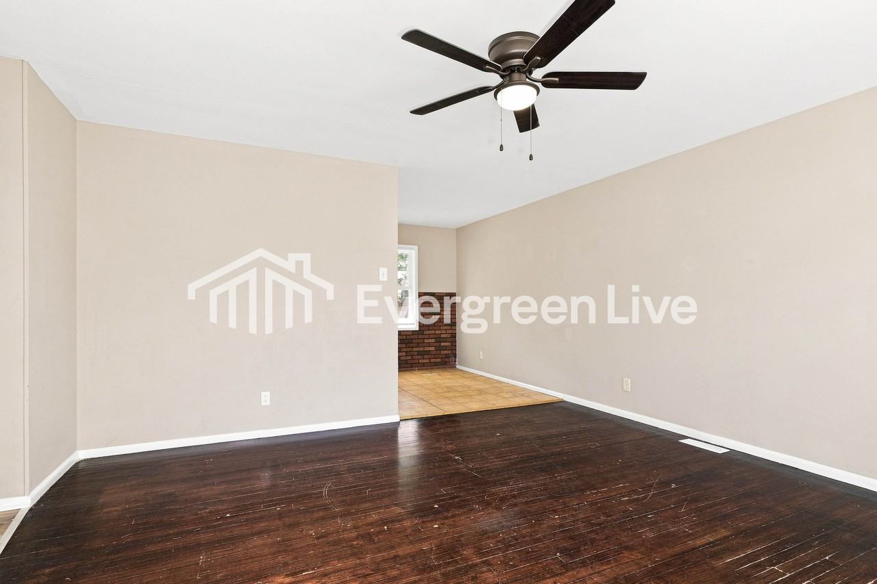 1320 Columbus Dr - Photo 3 of 15